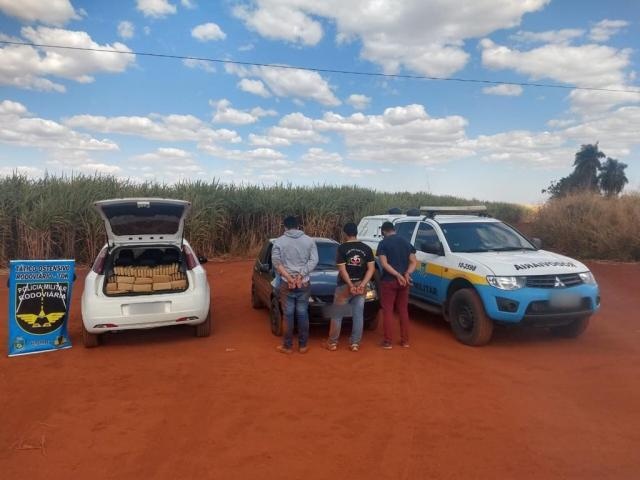 Trio é preso com quase meia tonelada de maconha em carro roubado