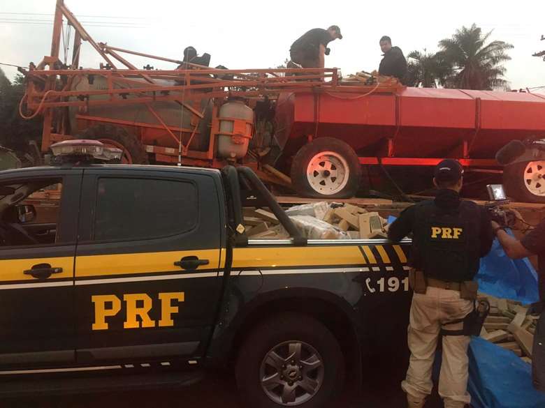 Polícia encontra 2t de maconha dentro de implemento agrícola