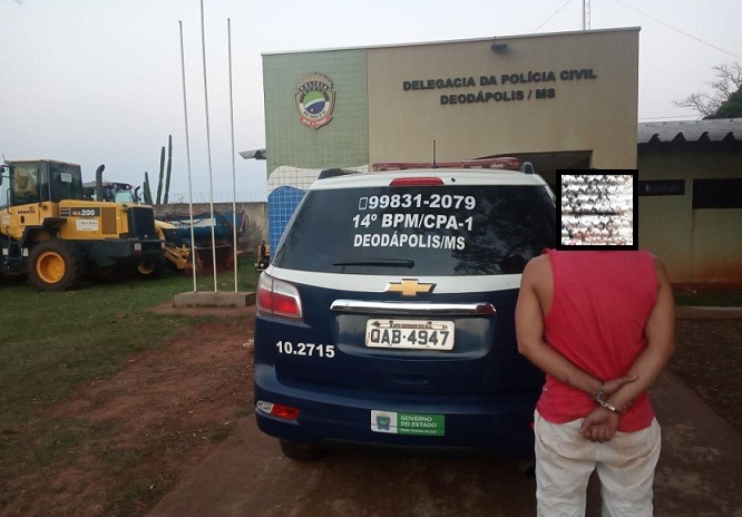 Homem foi preso após agredir a esposa e depois matar o próprio cachorro com chutes 