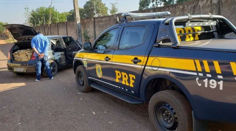 Homem é preso com carro carregado com mais de 500 kg de maconha