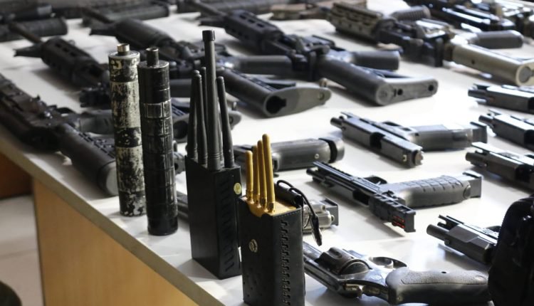 Laudos ligam arsenal com pistolagem e Gaeco denuncia três por execuções em Campo Grande