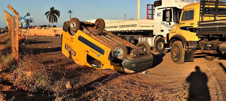 Carro dos Correios é furtado em MS enquanto motorista entregava provas do Encceja