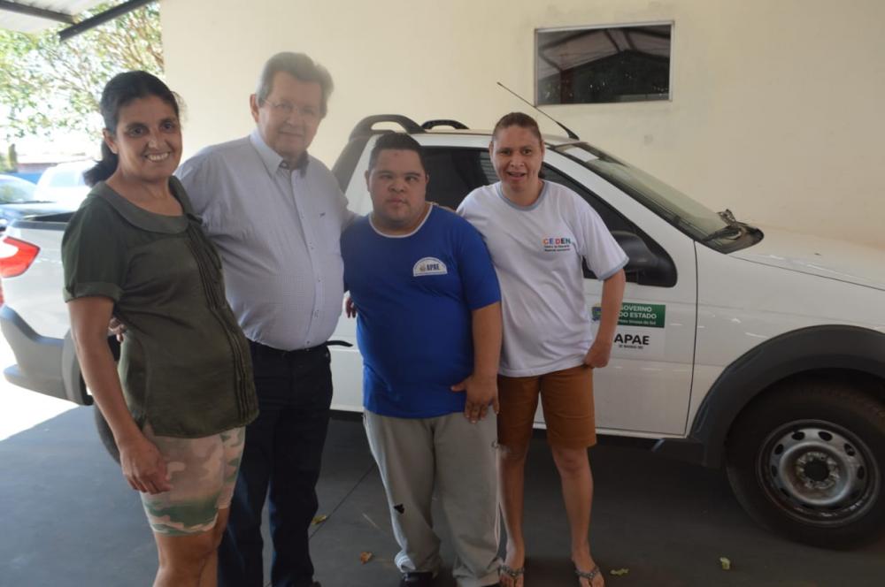Onevan entrega emenda parlamentar para Apae de Naviraí