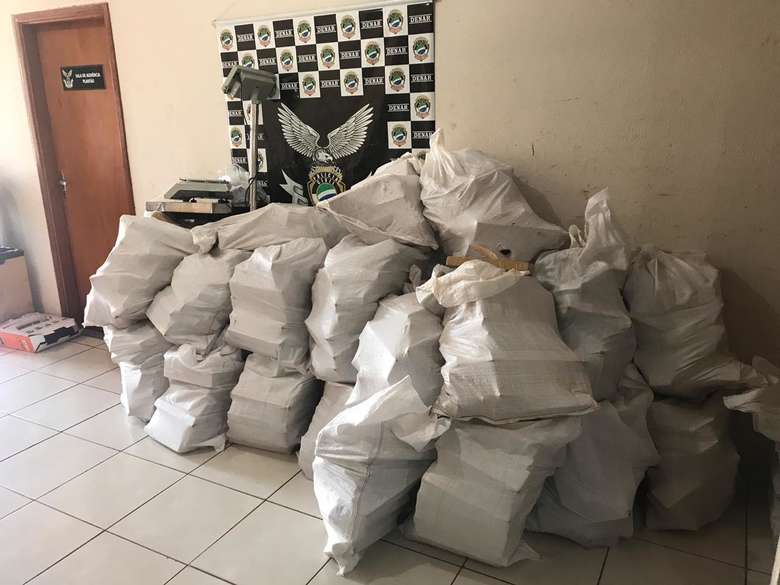Quatro são presos em Dourados com 1t de maconha e R$ 6 mil em dinheiro