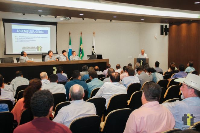 Prefeitos durante assembleia-geral na Assomasul (Foto: Edson Ribeiro)