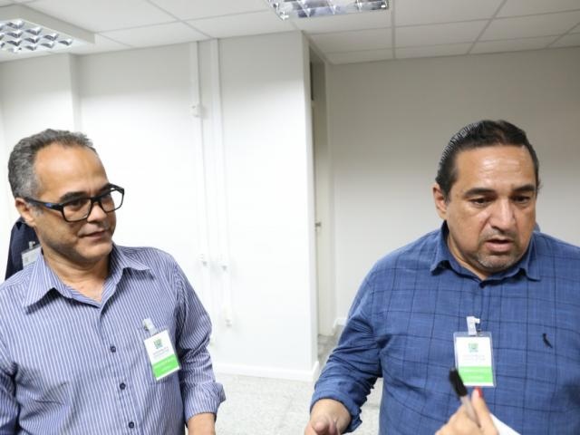 Prefeito de Ladário, Iranil Soares, e o prefeito de Corumbá, Marcelo Lune, não descartam embate judicial para obter a área de conflito fundiário (Foto: Paulo Francis)