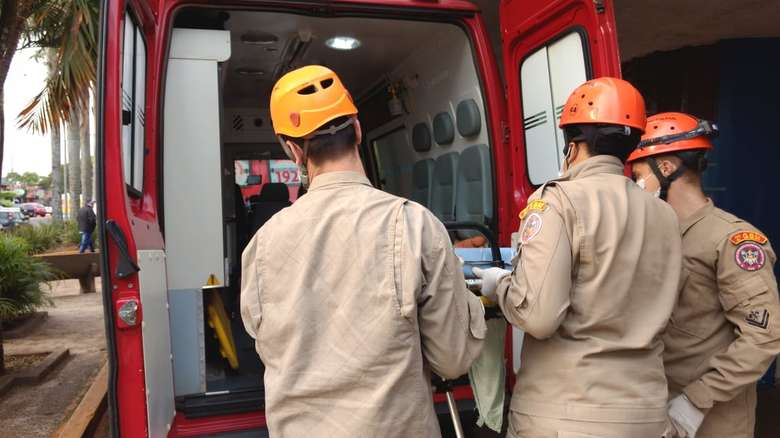 Homem é encontrado caído em rodovia com facada nas costas
