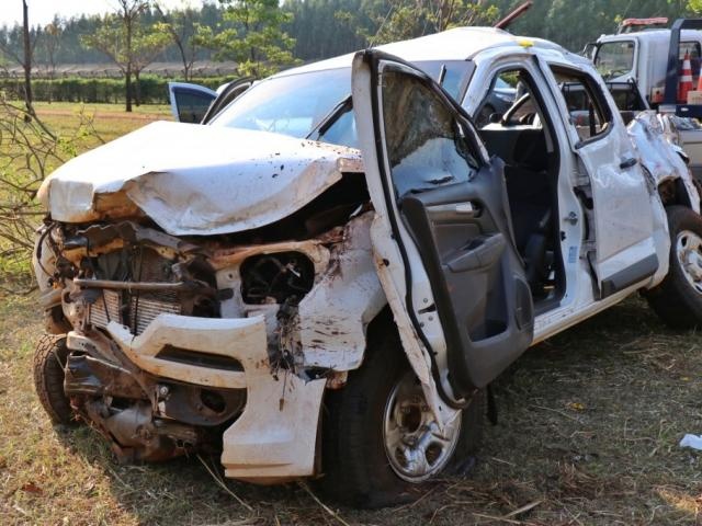 Durante perseguição, traficante capota caminhonete com 800 kg de maconha