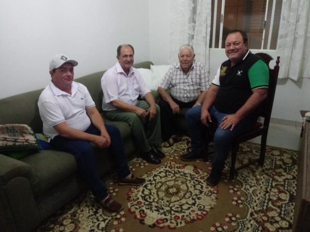 Em Deodápolis, Zé Teixeira visitou ex-Prefeito Pedro Martins e correligionários