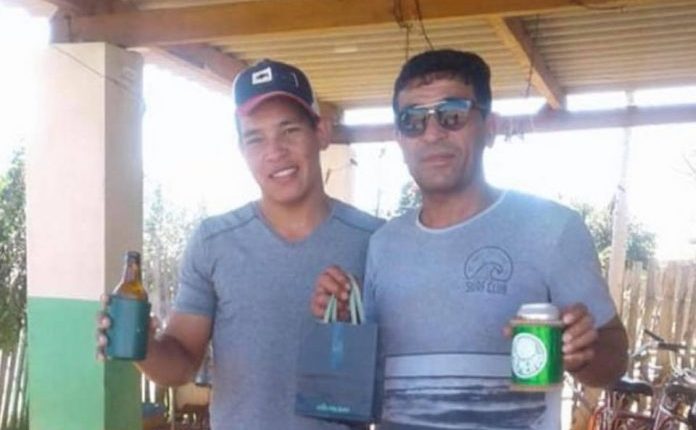 Jovem mata o pai com facada nas costas durante reunião familiar e foge