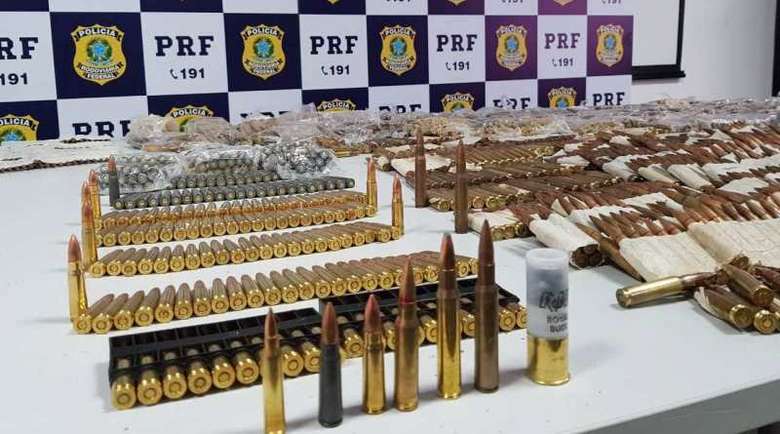Mulher que saiu de MS com milhares de munições de fuzil é presa no RJ