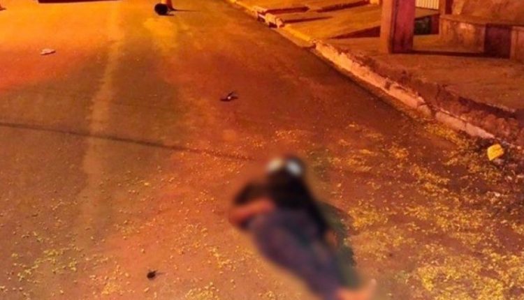 Moradores ouvem discussão e encontram homem morto com 18 facadas na rua