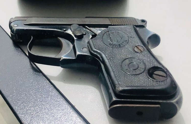 Menor é apreendido em caminhonete com pistola e carregador