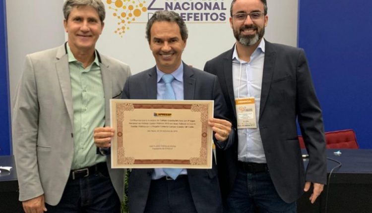 Prefeito Marquinhos Trad ao lado dos secretários Rudi Fioresi e Paulo Fernando (Divulgação/CMCG)