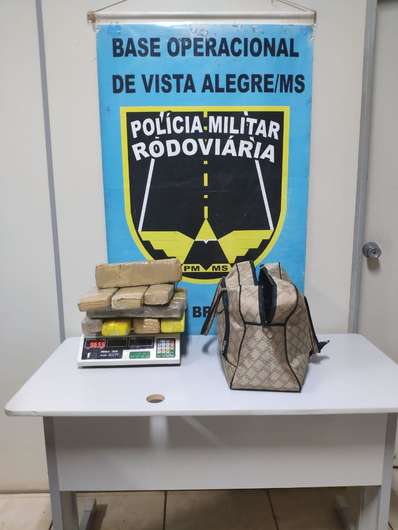 Mulher é presa transportando maconha em bolsa