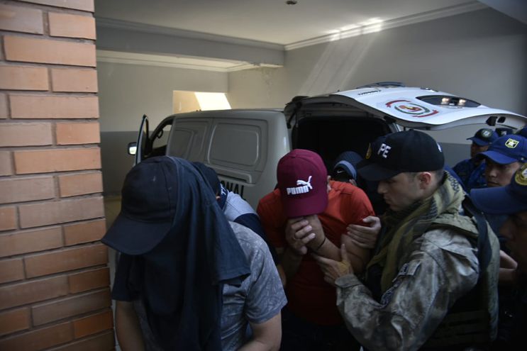 Traficante brasileiro teve apoio de 40 policiais na fronteira, diz jornal
