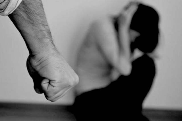 Mulher veio de Glória e ao ver esposo com out em bar foi agredida por outro homem que estava no local 