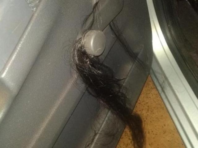 Mulher tem cabelo arrancado e é atropelada pelo marido em discussão