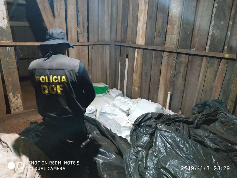 Polícia descobre 'depósito do tráfico' e apreende 1,3t de maconha