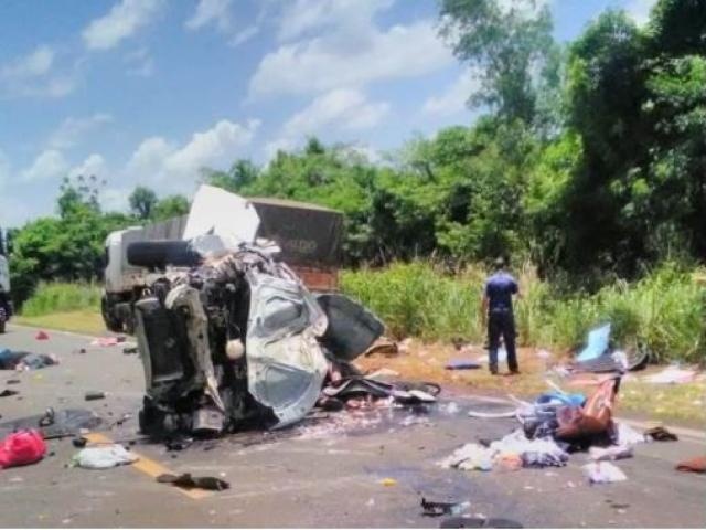Quatro pessoas morrem após acidente envolvendo duas carretas na BR-163