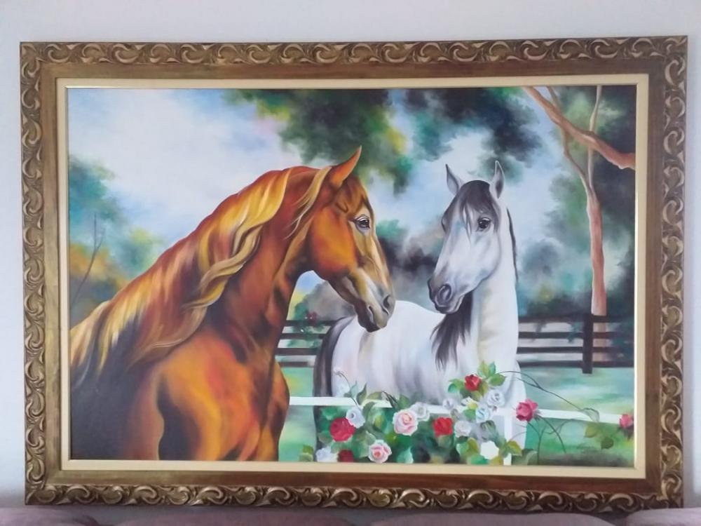 Artista plástica promove aulas de pintura em tecidos e a óleo com preços acessíveis 