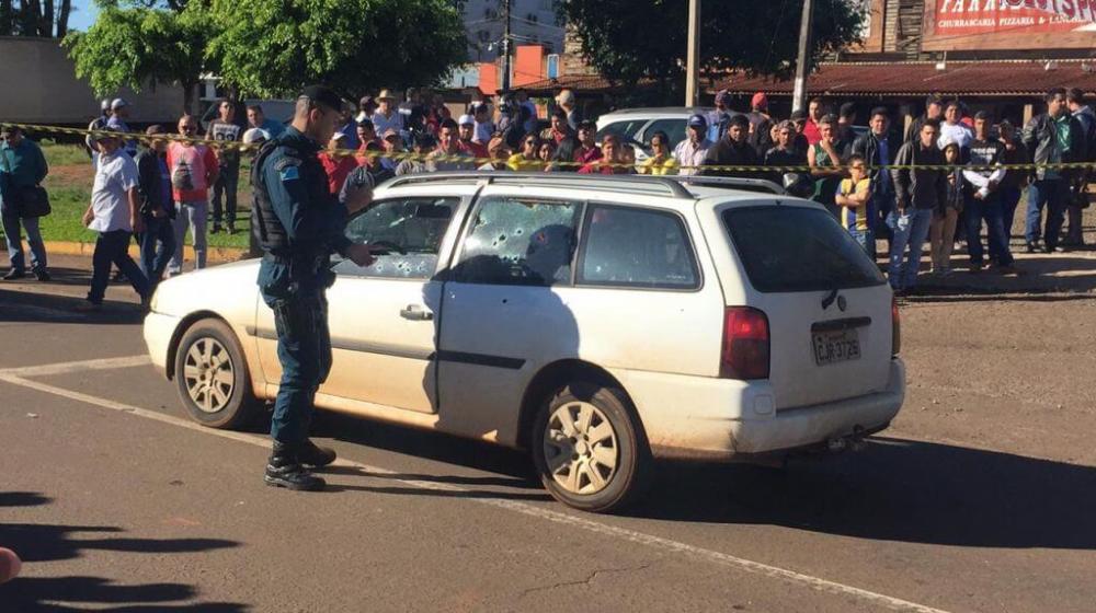 Pistoleiros executam dupla dentro do carro em Ponta Porã