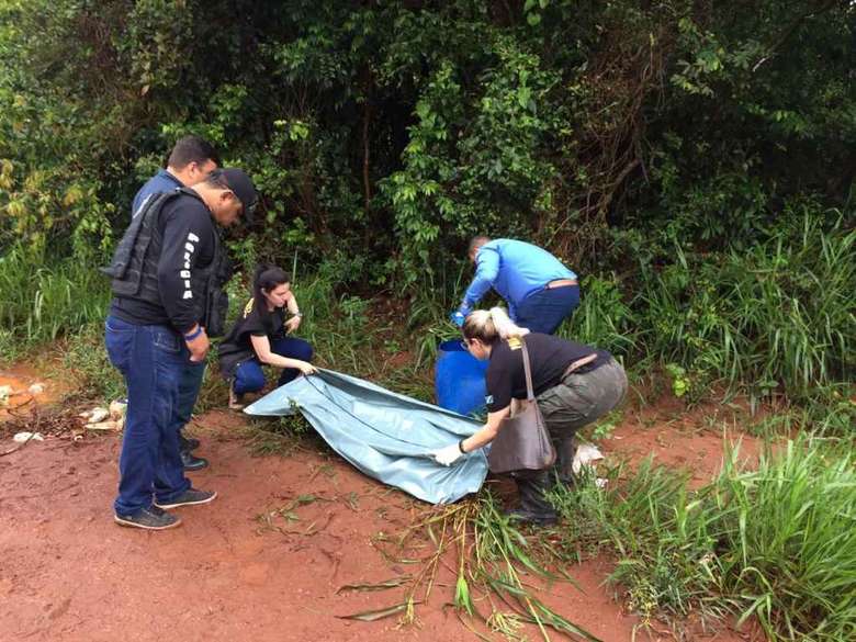 Suspeito de esquartejar corpo de adolescente se apresenta e nega o crime