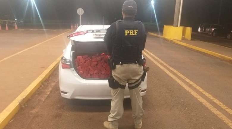 Trio é preso com 616 quilos de maconha em carro furtado de locadora