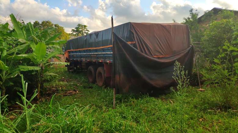 Denúncia anônima leva DOF até contrabando em caminhão camuflado