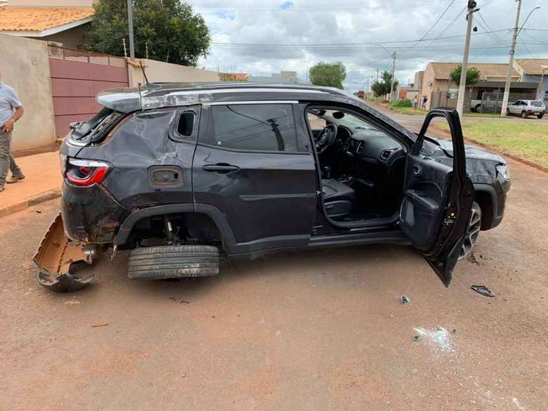 Jeep fica destruído em acidente um dia após sair de concessionária