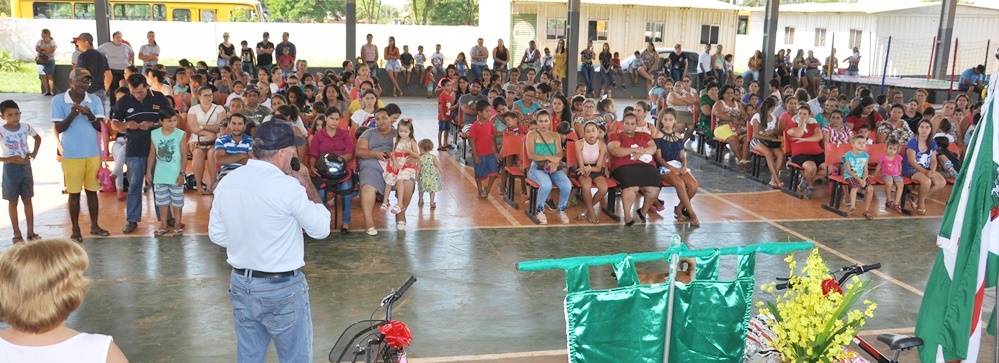 Mais de 800 estudantes da REME receberam Kits Escolares e novos uniformes 