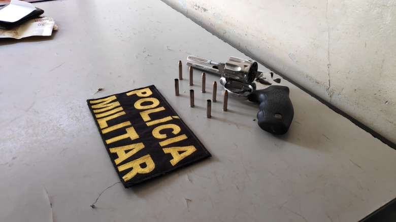 Arma foi apreendida pela Polícia Militar na tarde de ontem - Crédito: Osvaldo Duarte/Dourados News 