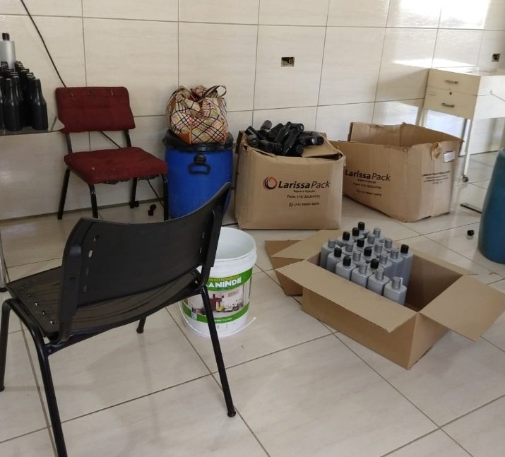 Produção era feita clandestinamente (Foto: Polícia Civil)