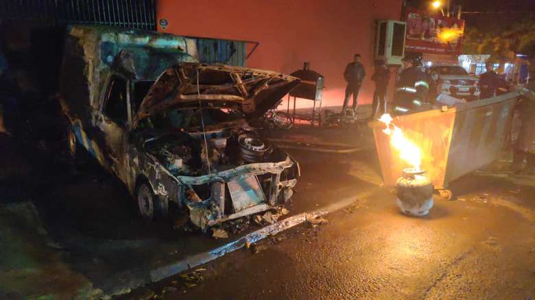 O incêndio aconteceu em estabelecimento comercial próximo ao Ceper - Crédito: Osvaldo Duarte/Dourados News