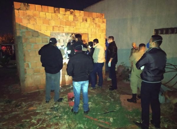 Vítima foi encontrada enterrada no quintal (Foto: Via WhatsApp)