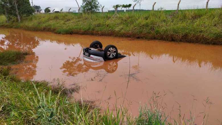 Acidente ocorreu na manhã de sexta-feira em Nova Andradina - Crédito: Márcio Rogério/Nova News 