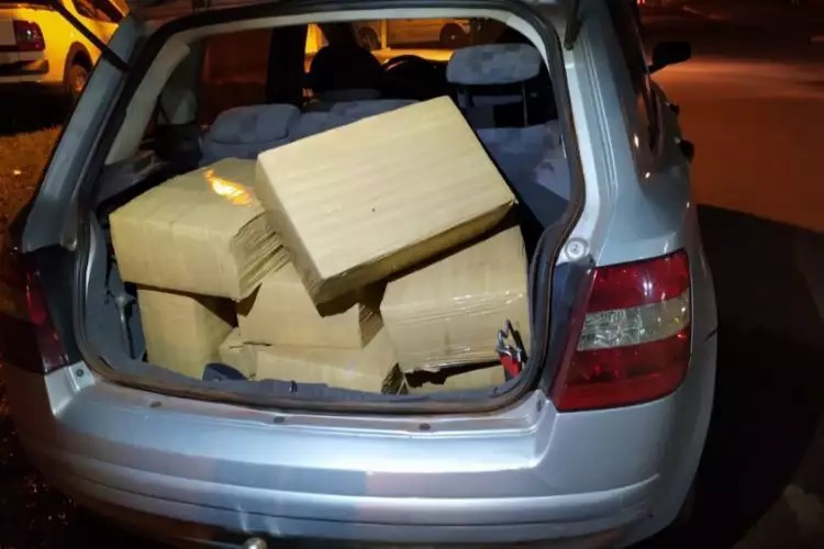 Fardos de maconha encontrados dentro do carro. - Crédito: (Ponta Porã News) 