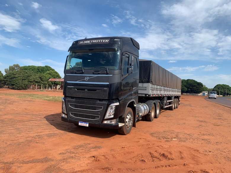 Carreta apreendida com cerca de 25 toneladas de maconha - Crédito: Divulgação/PRF 