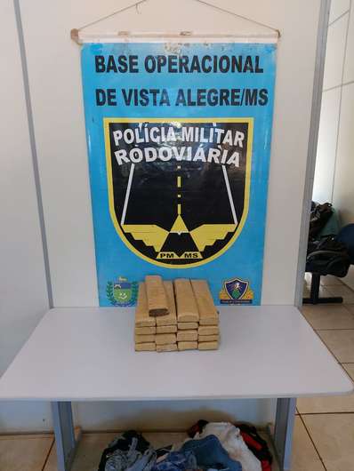 Droga encontrada no interior do veículo - Crédito: Divulgação 