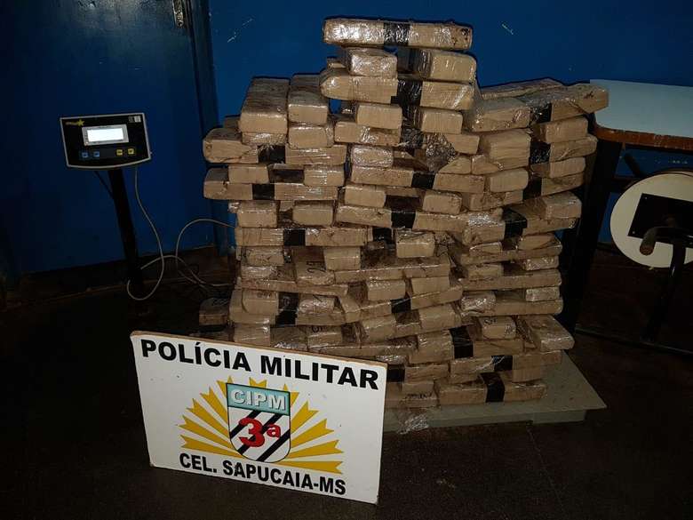 Na imagem, droga localizada no interior do carro - Crédito: Divulgação 
