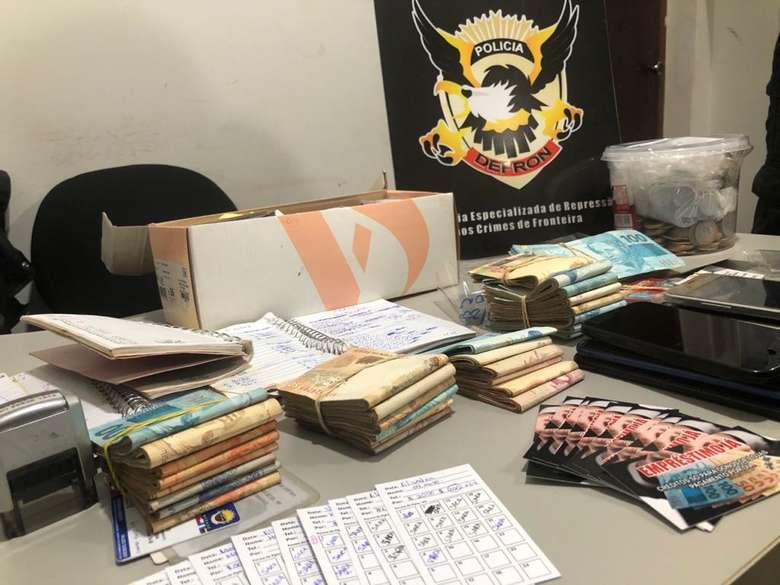 Dinheiro apreendido pela Defron durante cumprimento de mandados - Crédito: Divulgação