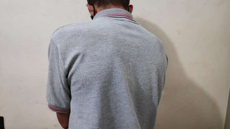 O autor estourava as portas de vidro com pedradas - Crédito: Divulgação GMD