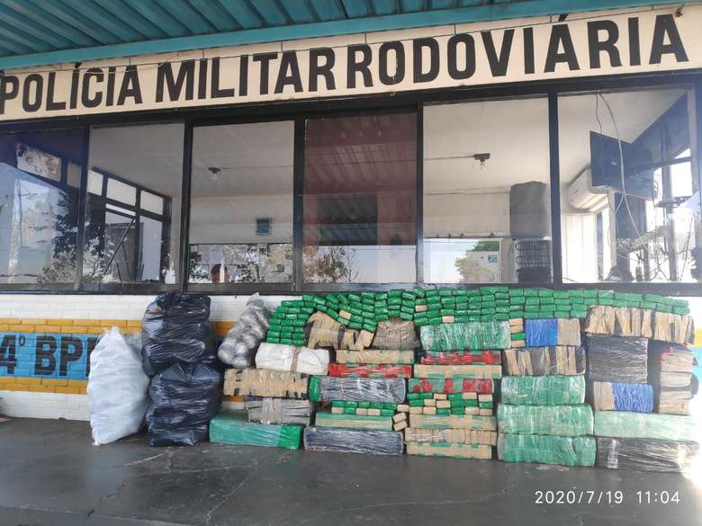 A droga estava dentro dos veículos - Crédito: Divulgação 