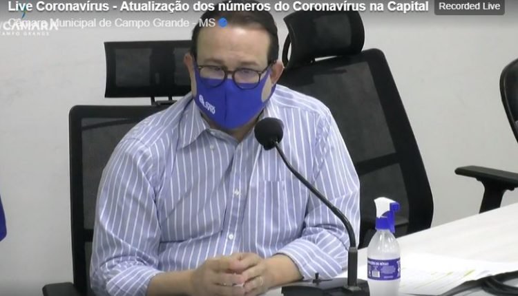 Dr. Lívio falou sobre a possibilidade de lockdown em Campo Grande. (Foto: Reprodução/Live Câmara Municipal).