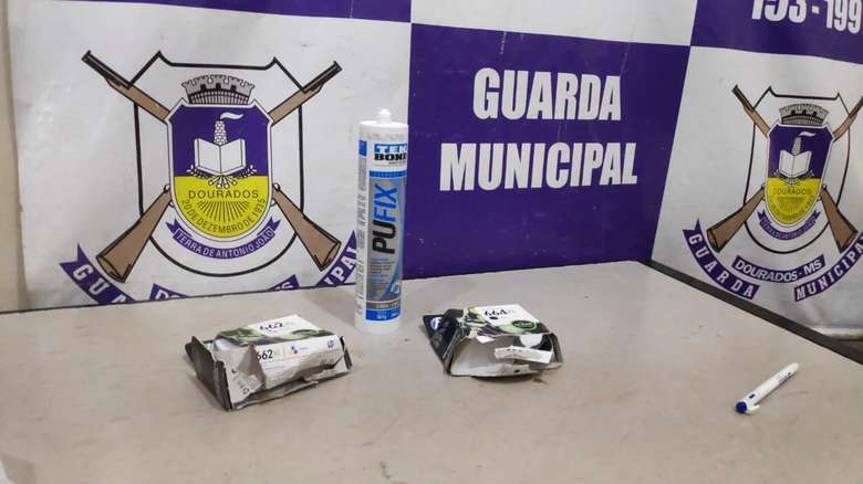 Material encontrado dentro da mochila do autor - Crédito: Osvaldo Duarte/Dourados News 