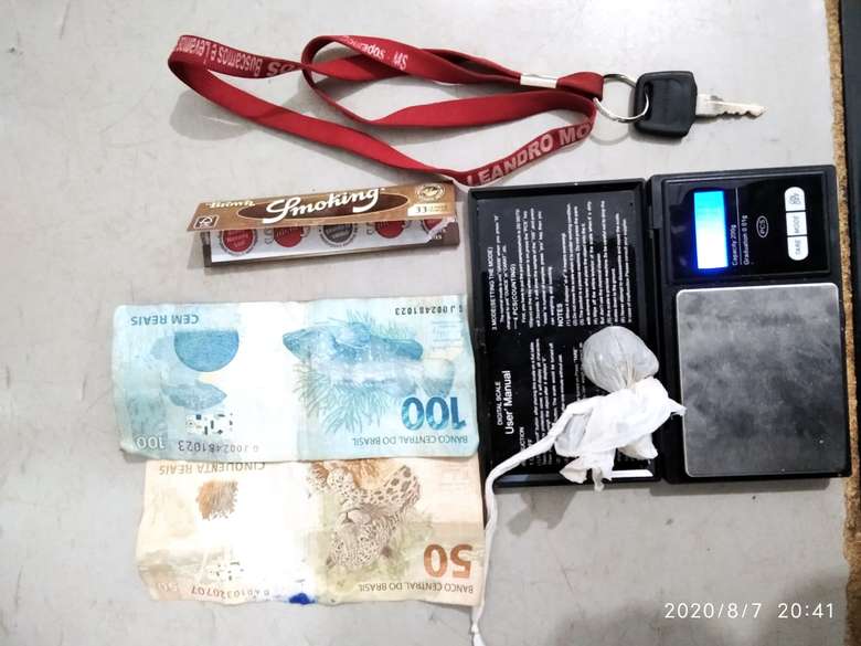 Jovem foi autuado em flagrante pelo tráfico de drogas - Crédito: Divulgação/PM 