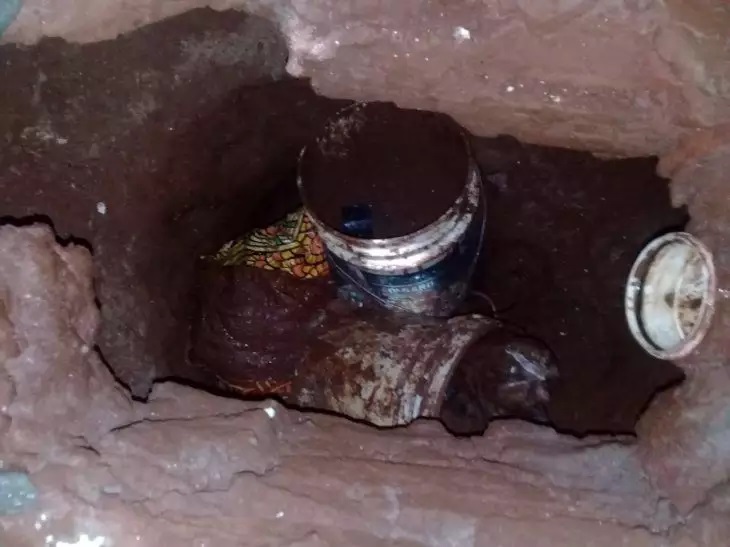 Túnel estava sendo escavada sob o vaso sanitário da cela. - Crédito: (Ultima Hora) 
