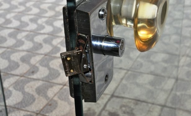 Loja no centro de Deodápolis foi arrombada e teve R$ 1.440,00 em dinheiro roubados