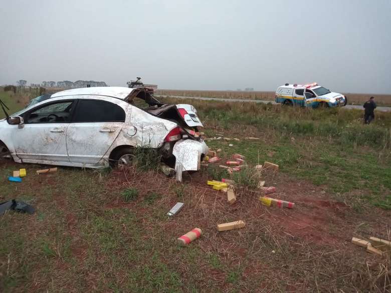 Traficante capota e abandona carro com mais de 600kg de maconha