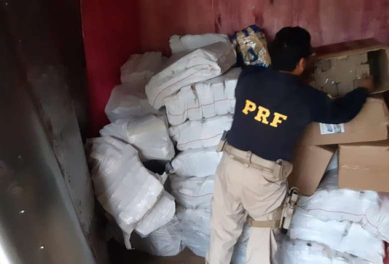 Droga apreendida no fundo falso - Crédito: Divulgação PRF